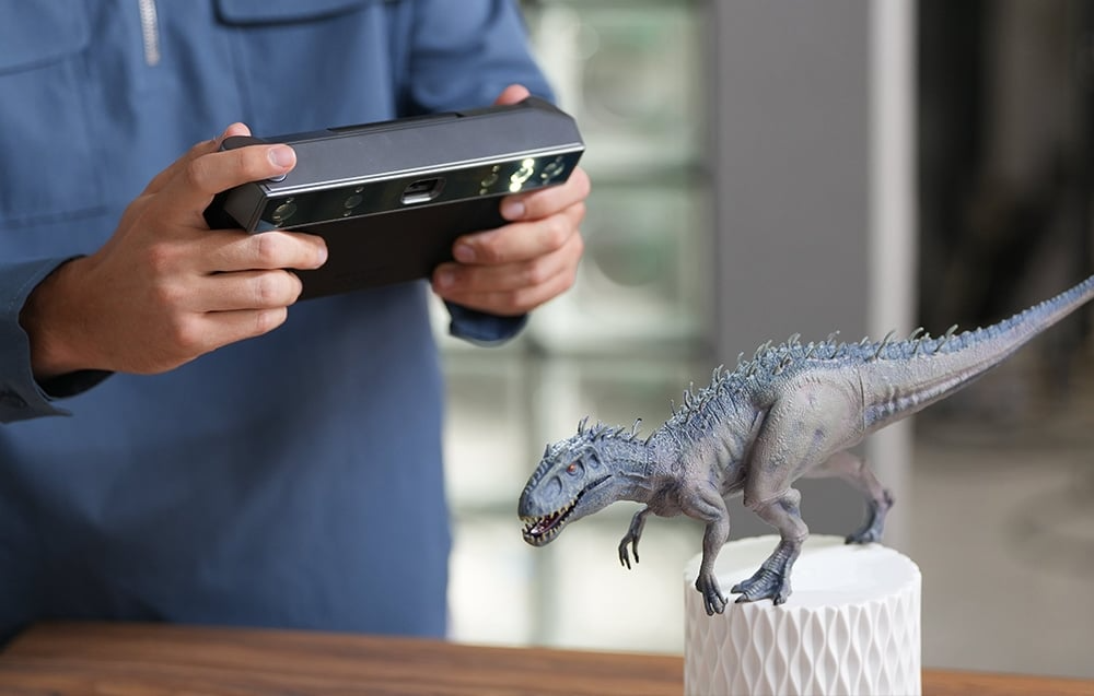 Skanowanie modelu dinozaura skanerem Revopoint MIRACO Pro